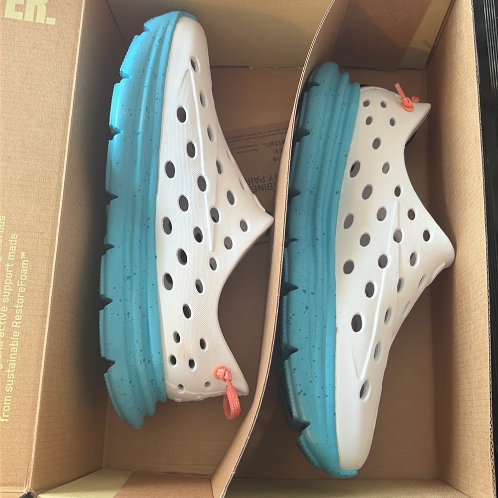 New in box Kane Revive - size 9